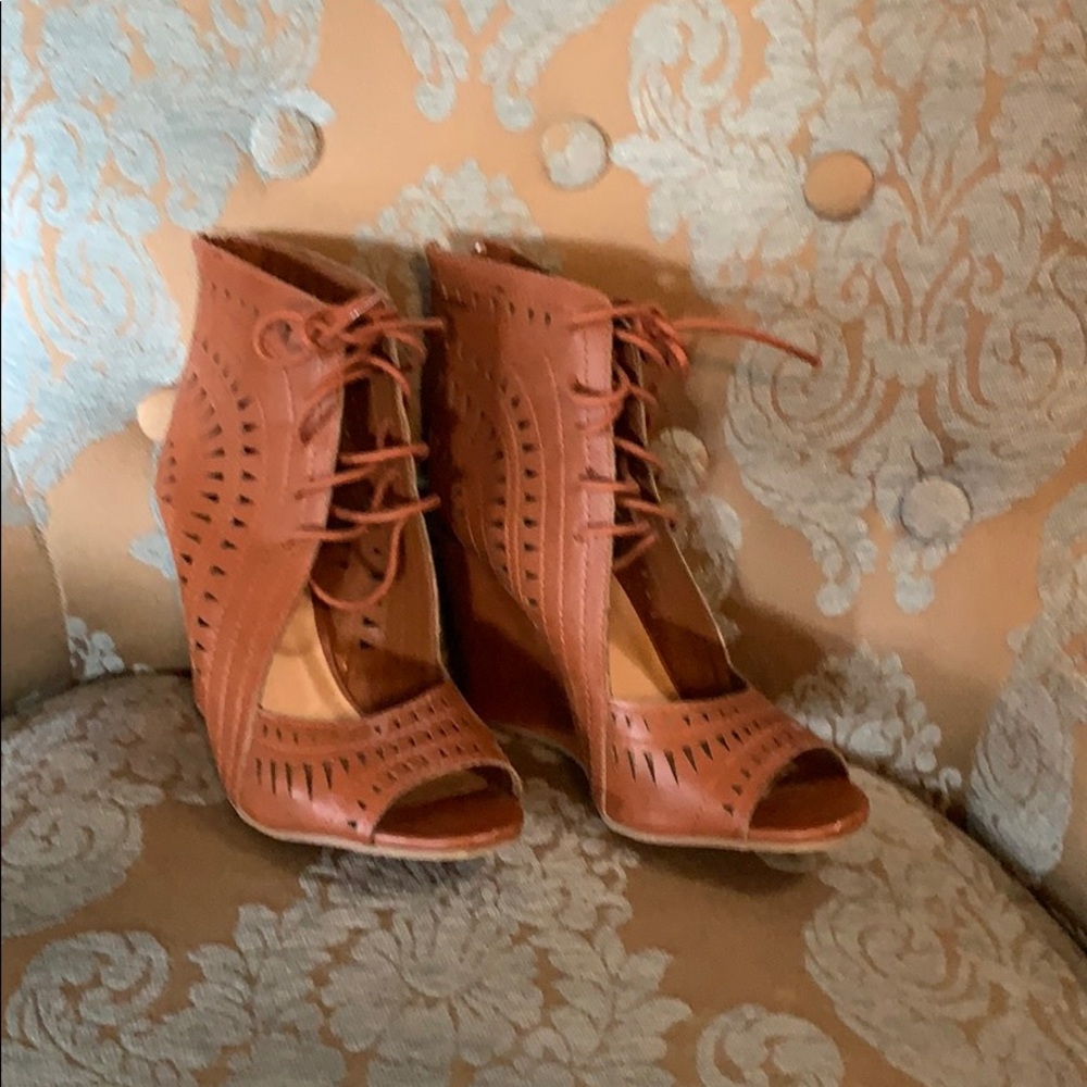 Peeptoe wedges size 7/8